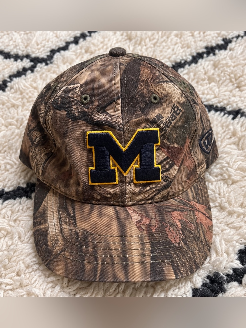 University M Embroidered Camo Baseball Cap - Brown